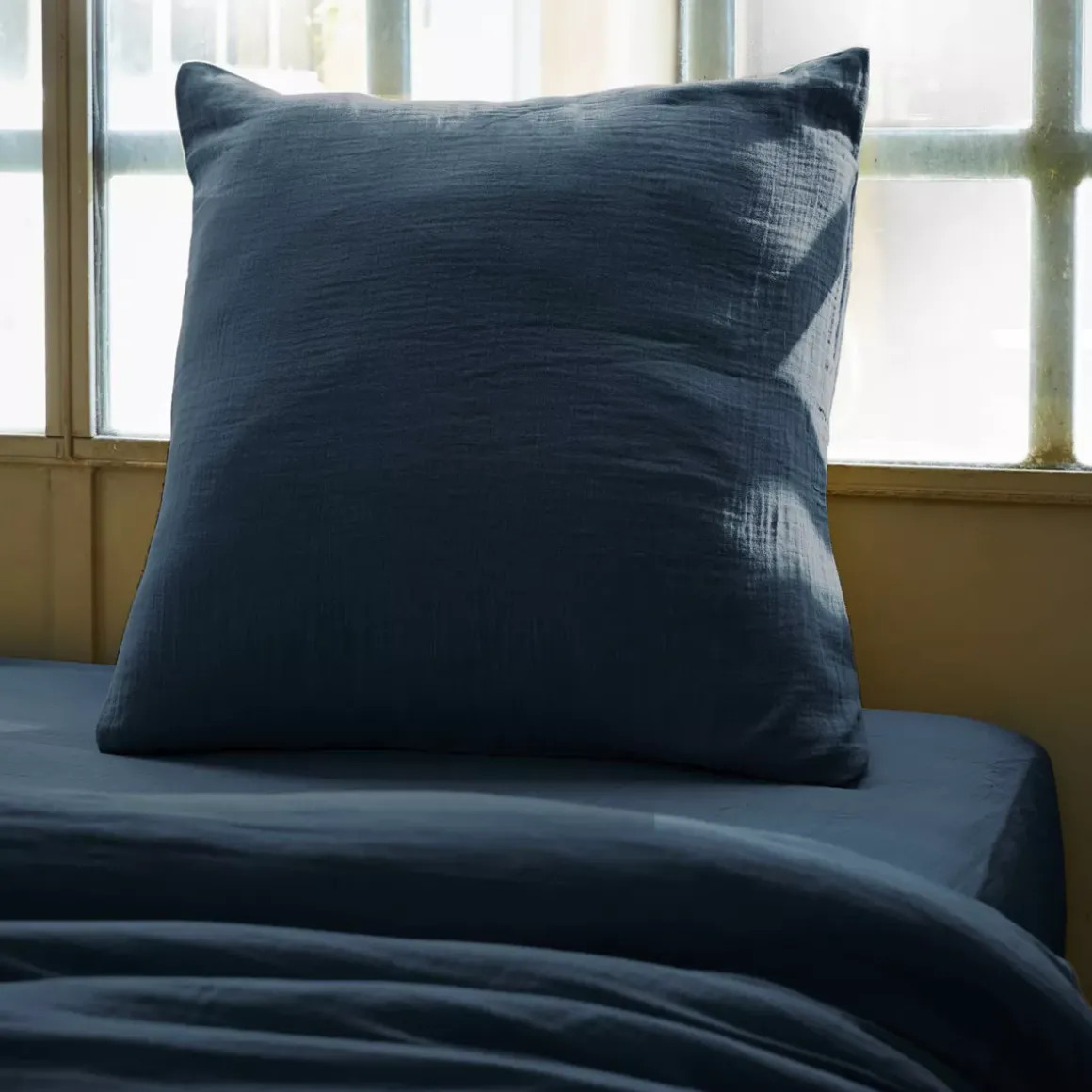 Federa per cuscino letto quadrata in garza di cotone (80 x 80 cm) Gaia Blu notte