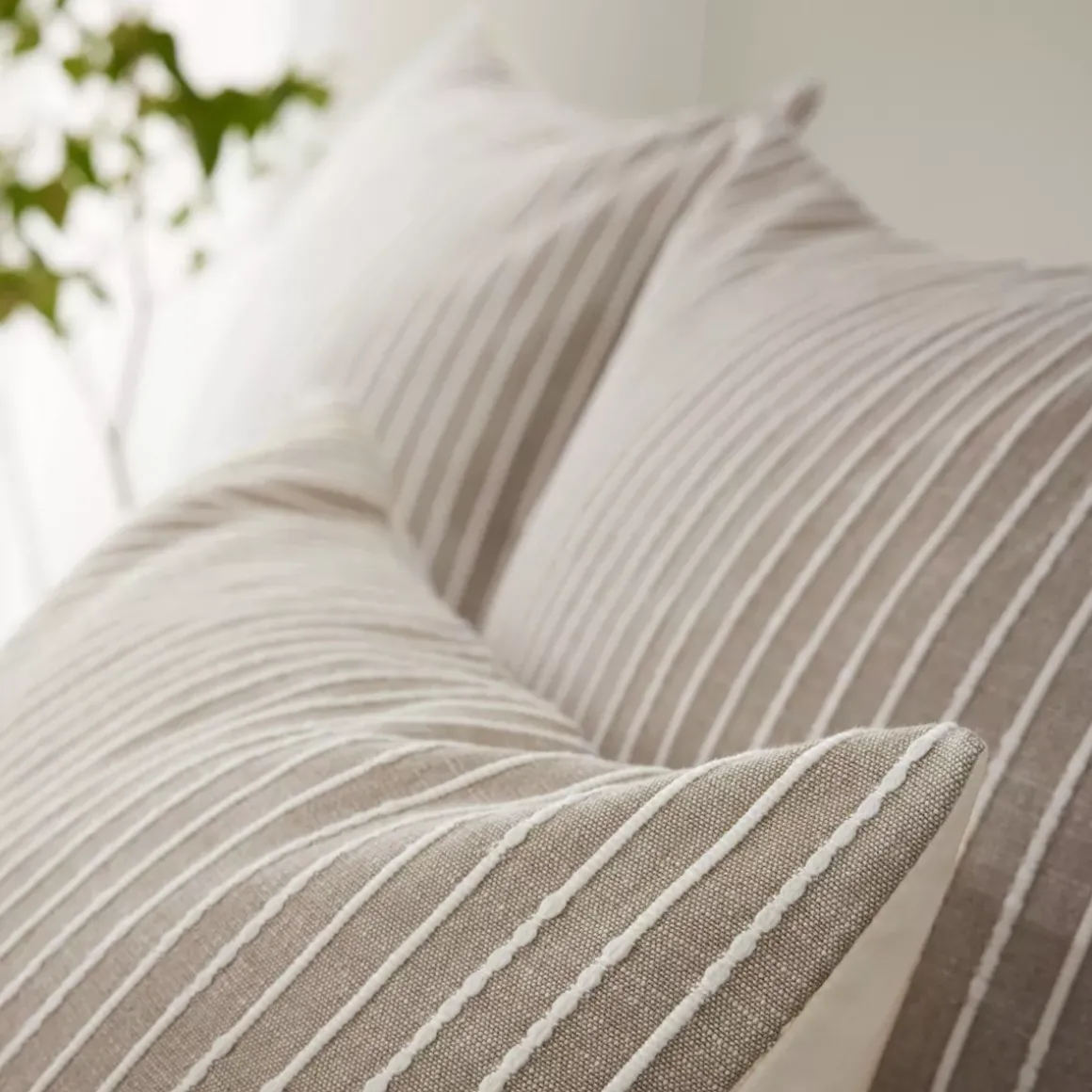 Federa quadrata reversibile in cotone testurizzato e percale (60 x 60 cm) Alice Ecru