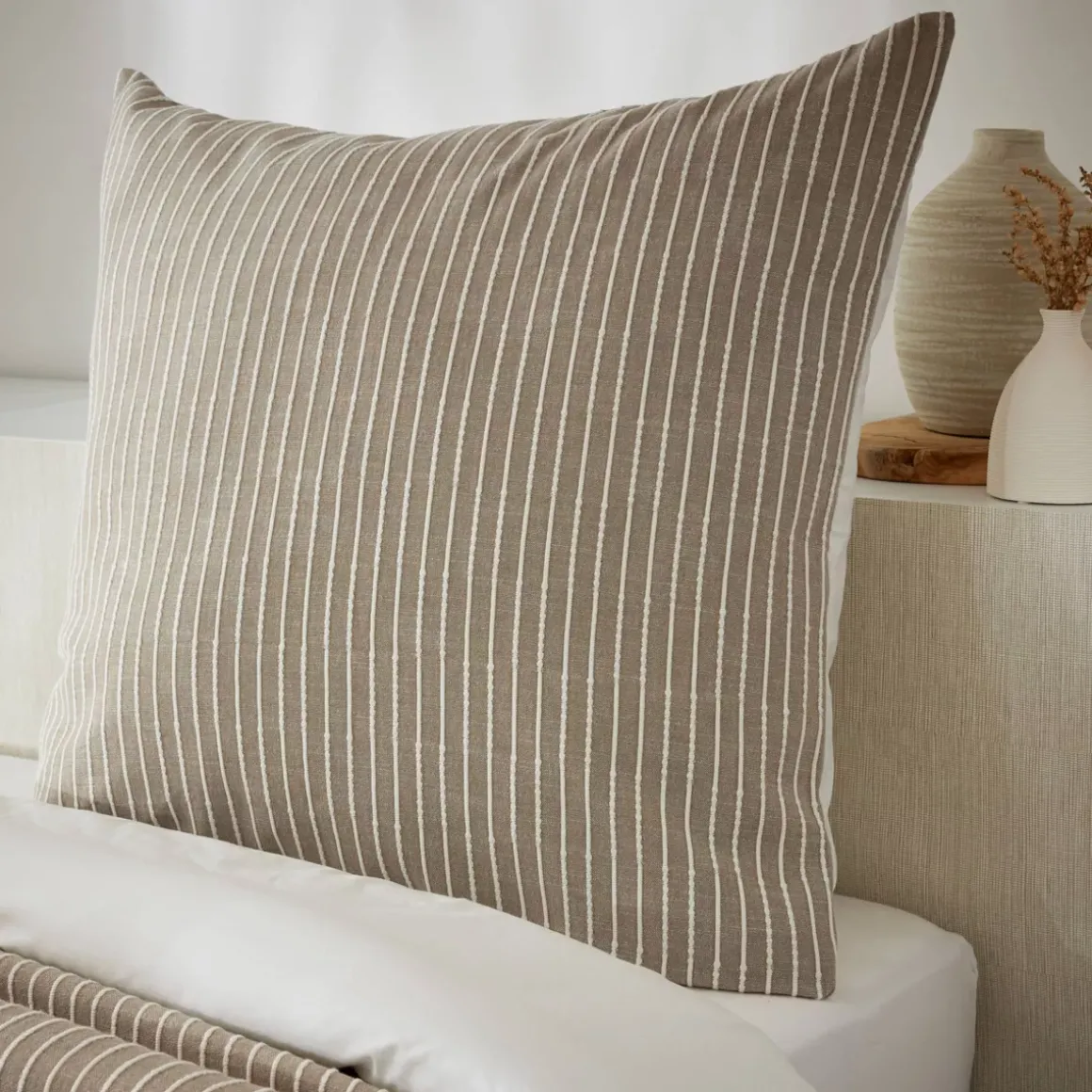 Federa quadrata reversibile in cotone testurizzato e percale (80 x 80 cm) Alice Ecru