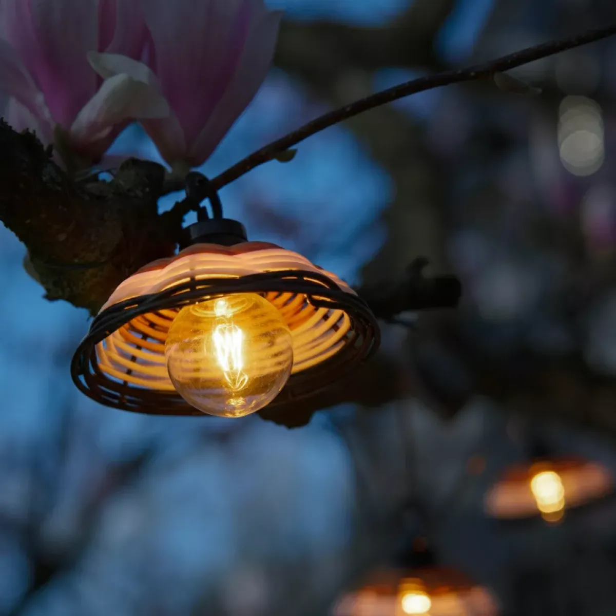 KAEMINGK Luci Per Esterno-Luminaria solare da giardino con 6 LED (2,5 m) Cappello in resina intrecciata Bianco caldo