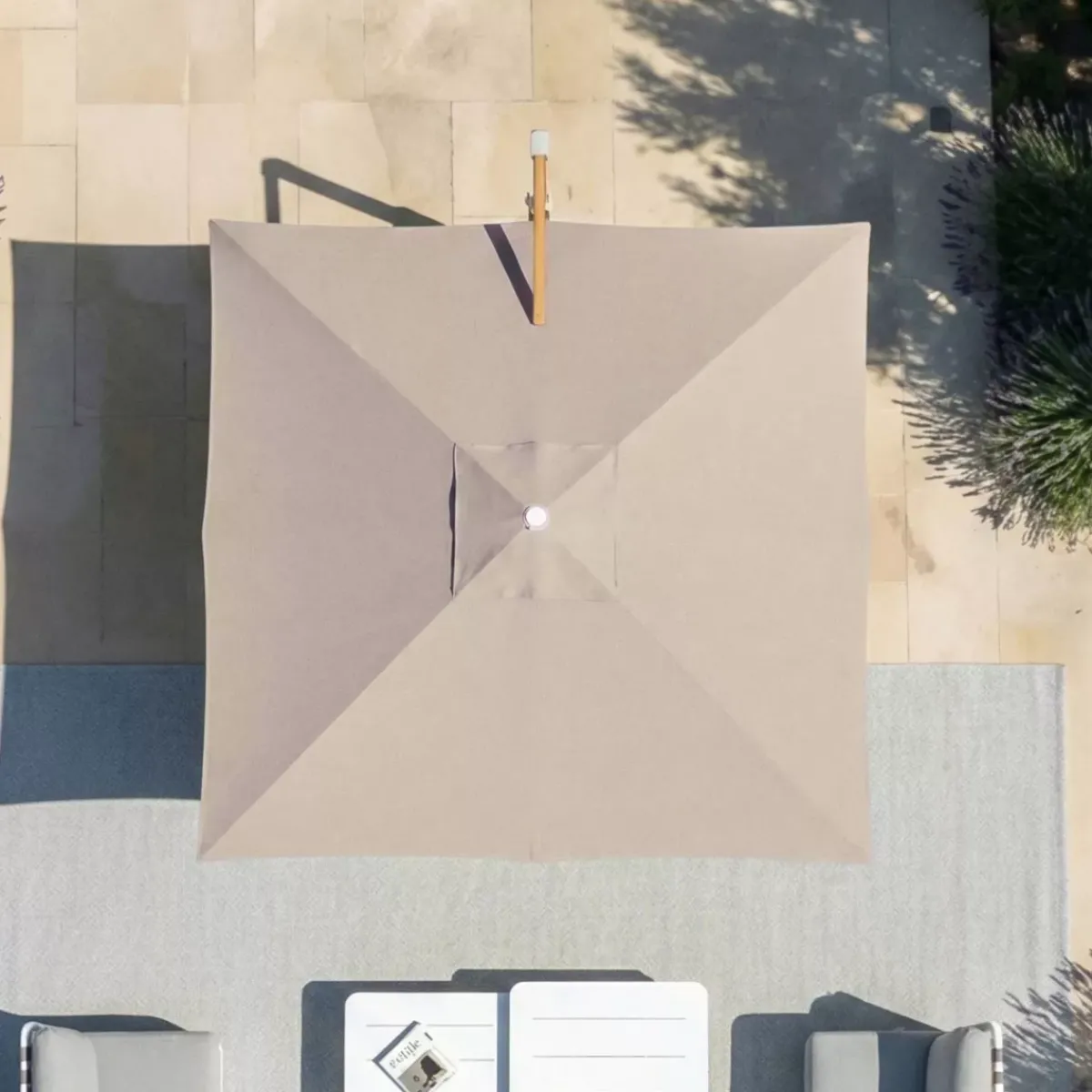MOBELLIA Ombrelloni Da Giardino-Ombrellone decentrato quadrato in alluminio con base (3 x 3 m) Elyra effetto legno e Tortora