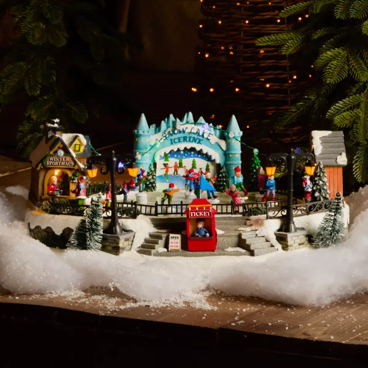 KAEMINGK Villaggio Di Natale Luminoso-Scena di vita illuminata e musicale Pista di patinaggio esterna