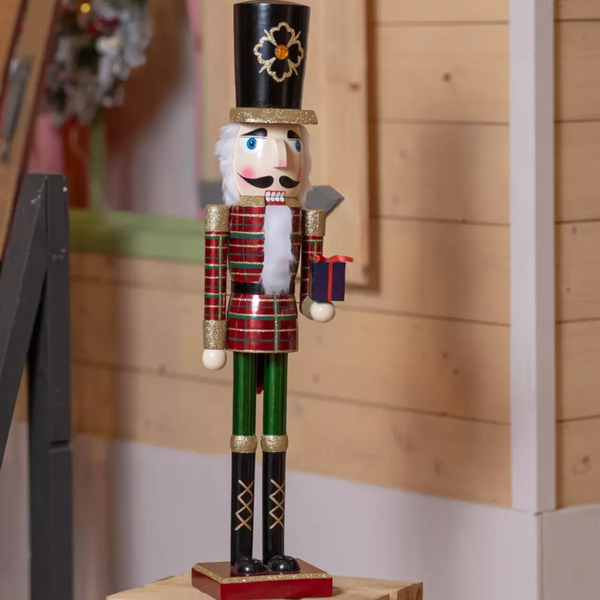 KAEMINGK Babbo Natale Animali E Personaggi-Soldatino Schiaccianoci in legno (H76 cm) Igor Tartan scozzese