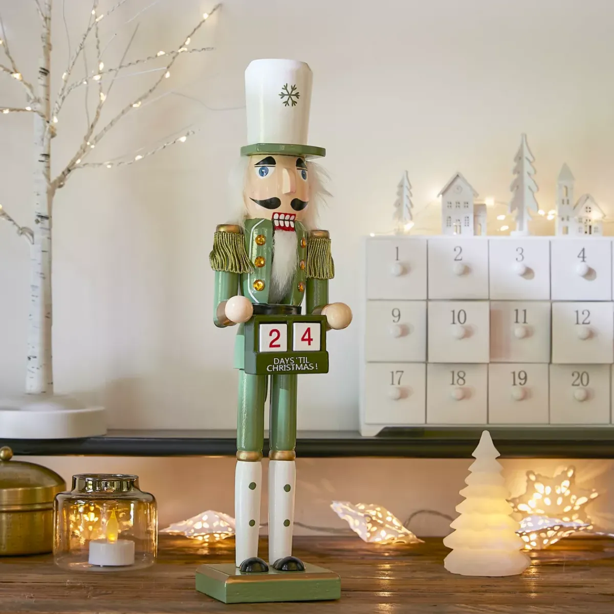 KAEMINGK Babbo Natale Animali E Personaggi-Soldatino Schiaccianoci in legno (H38 cm) Henri e Calendario