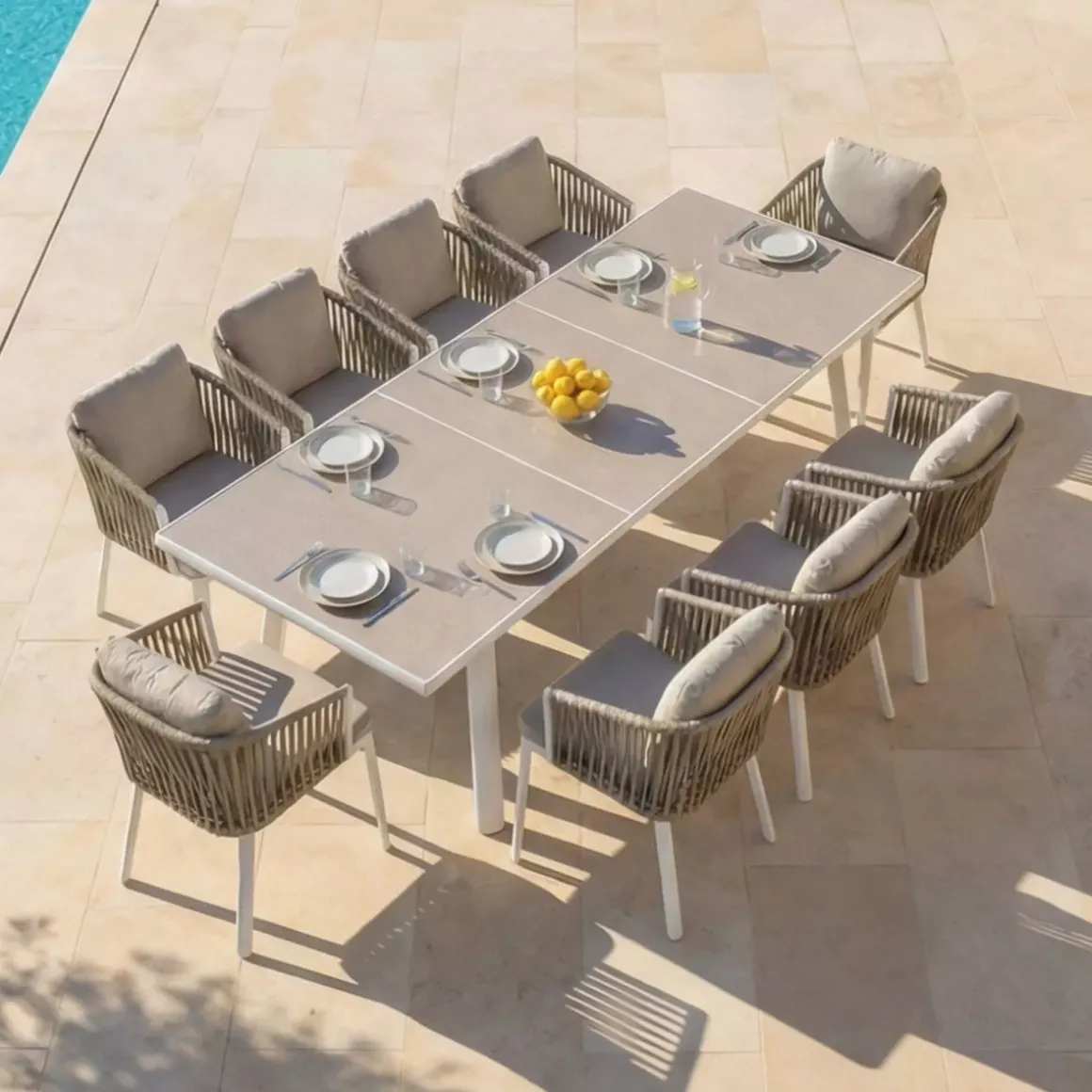 Tavolo da giardino estensibile automatico in alluminio 12 posti (240/300 x 96 cm) Amalfi Bianco e tortora