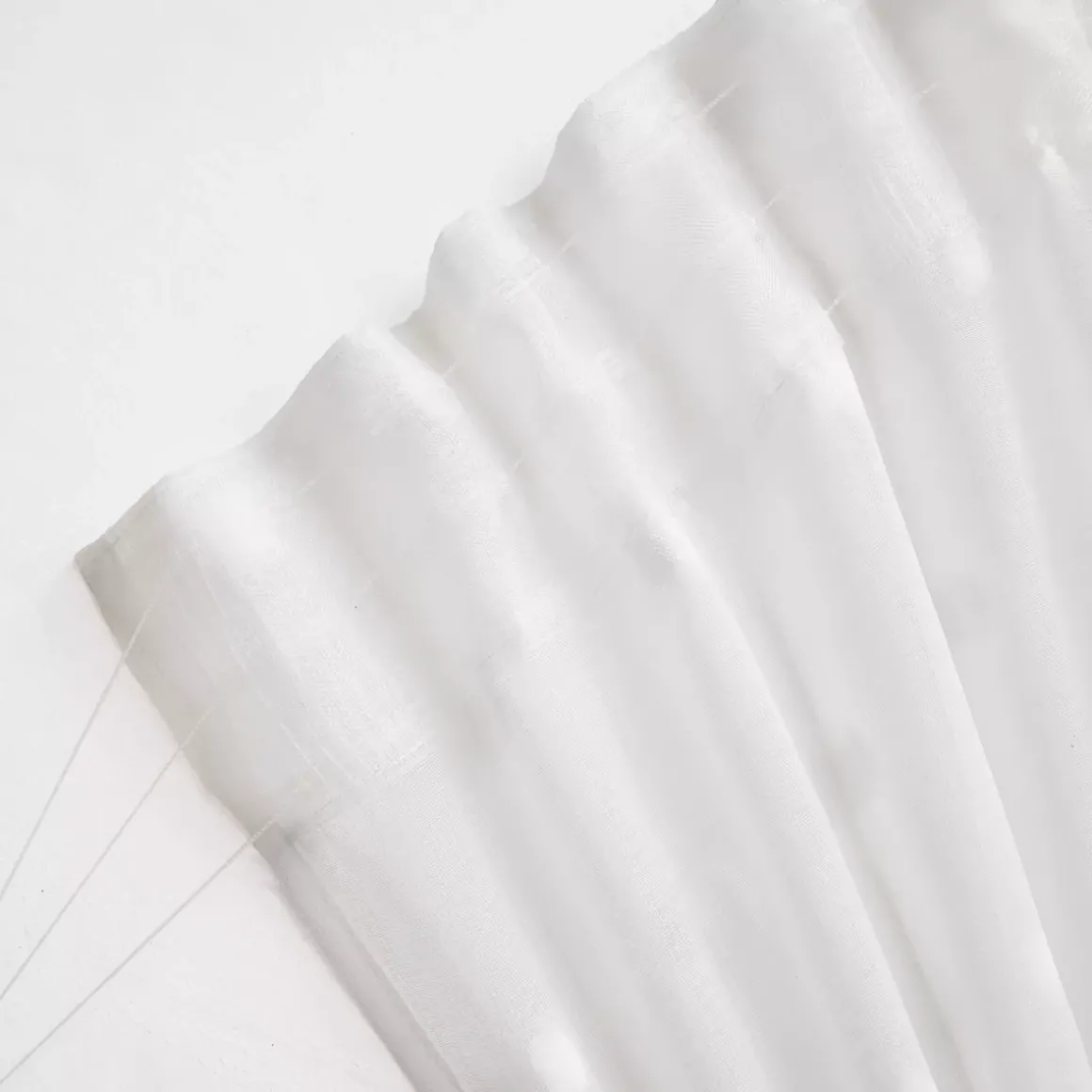 Tenda trasparente con nastri arricciati e pon pon (140 x 240 cm) Emie Bianco
