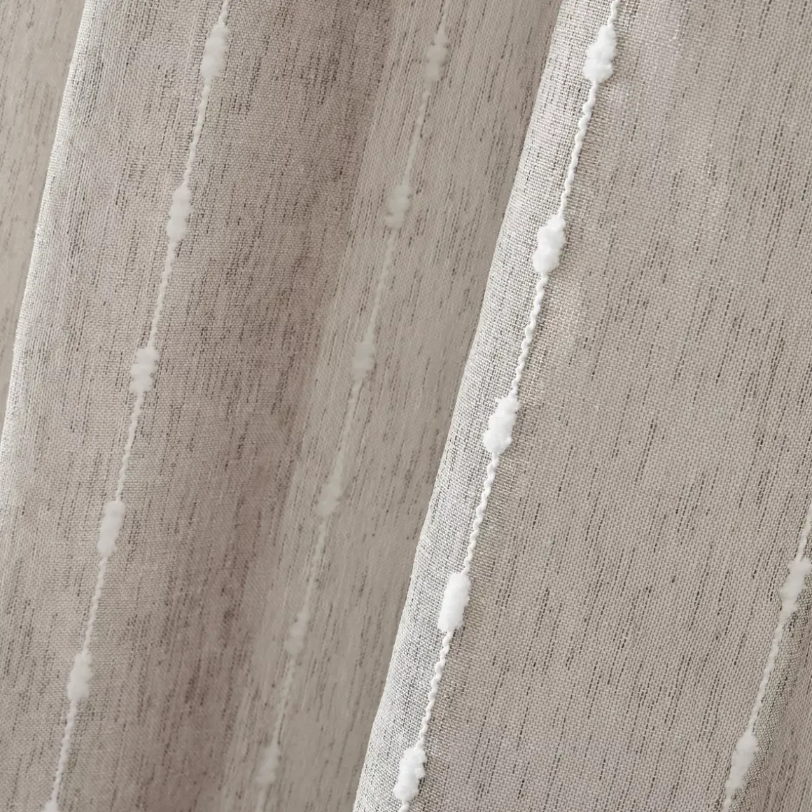 Tenda trasparente con passanti nascosti e pon pon (280 x 240 cm) Axel Beige