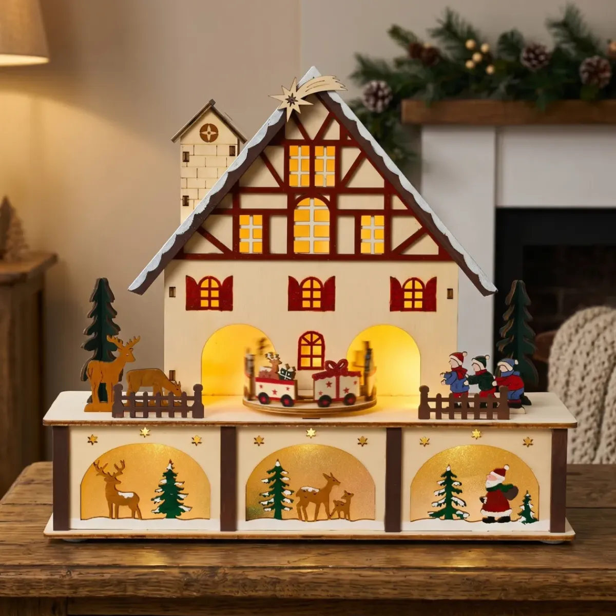 KAEMINGK Villaggio Di Natale In Legno-Villaggio di Natale in legno luminoso e musicale a pile (27 x H24 cm) Chalet Svizzero Colorato