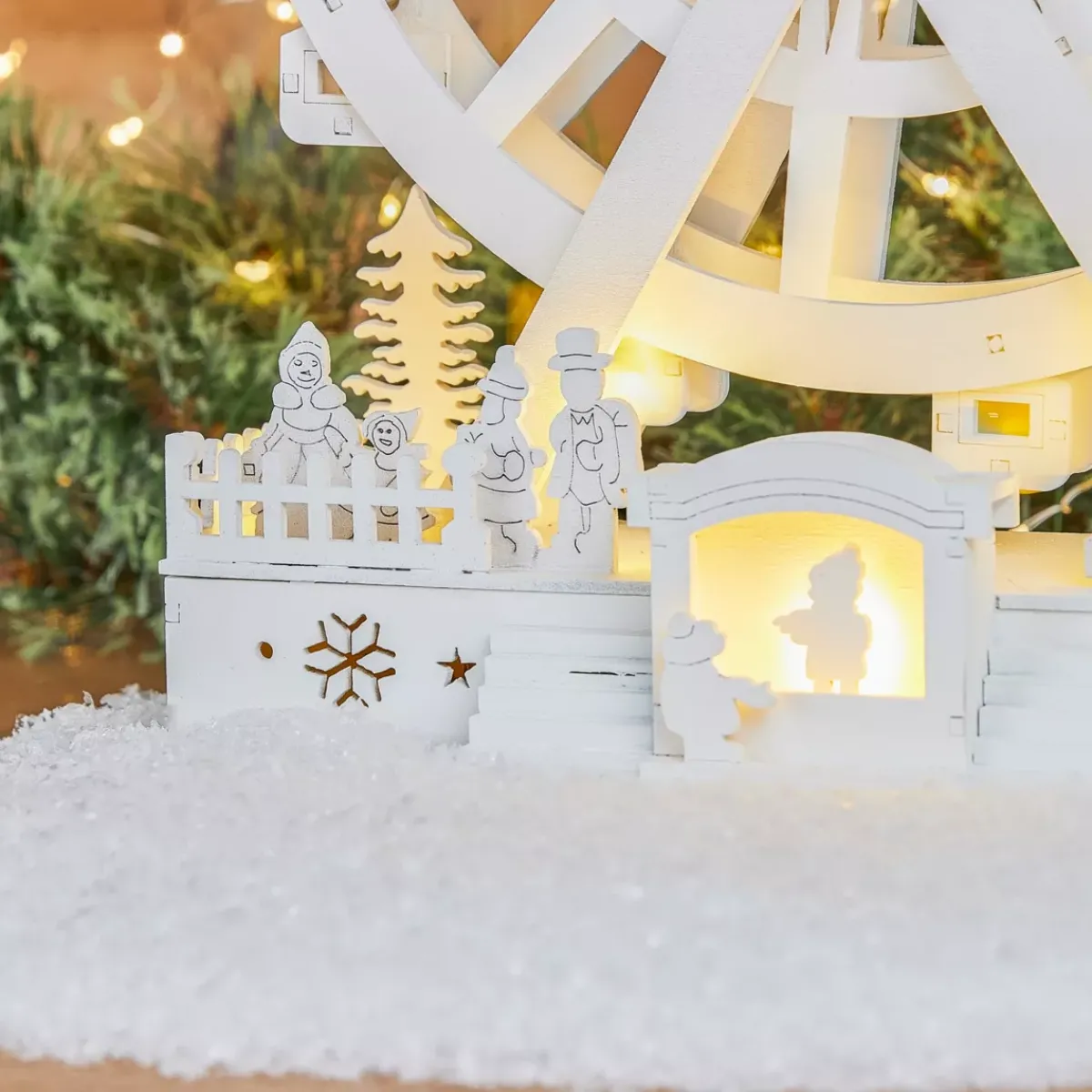 KOOPMAN Villaggio Di Natale In Legno-Villaggio di Natale in legno luminoso e animato (H30 cm) Grande ruota di Natale