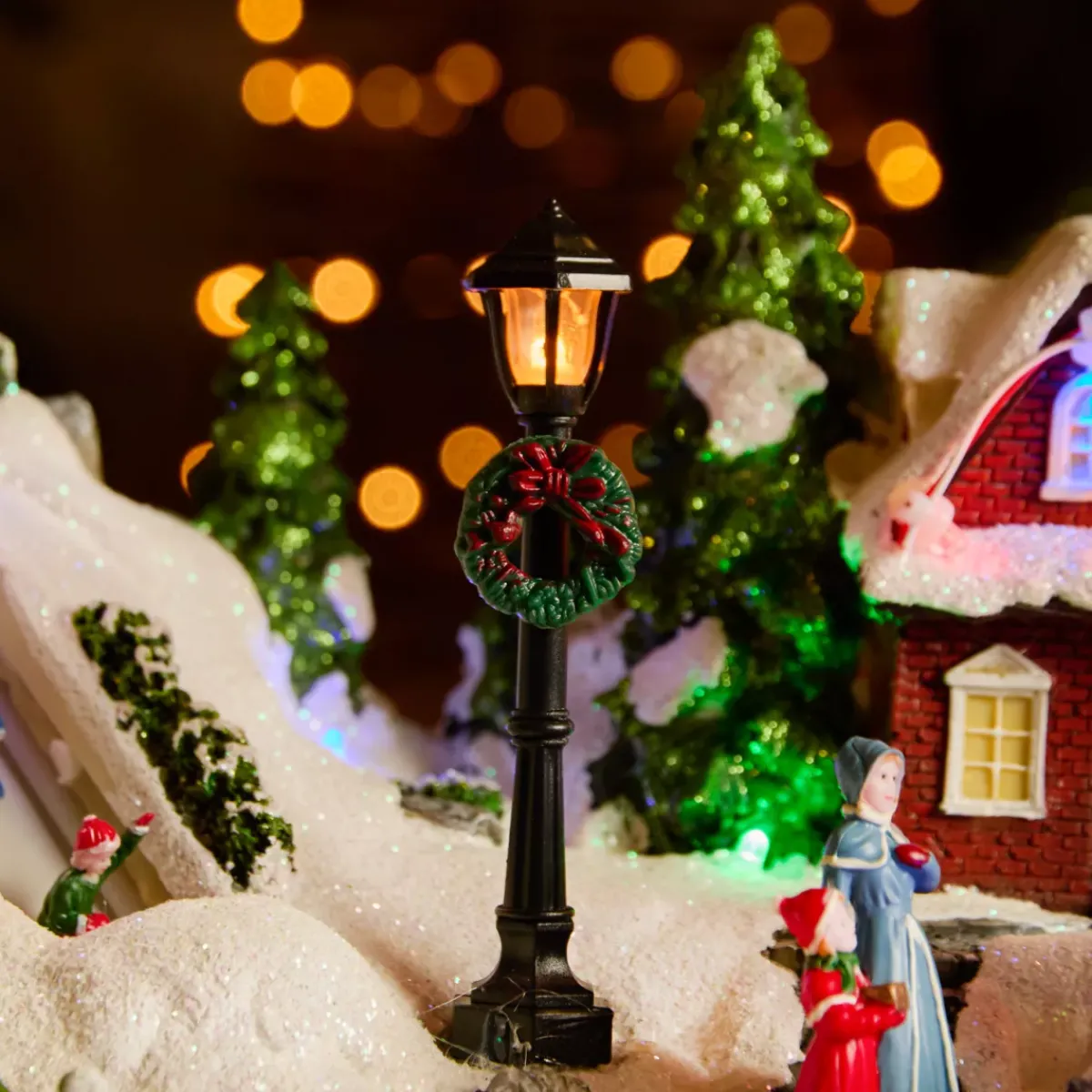 KAEMINGK Villaggio Di Natale Luminoso-Villaggio di Natale luminoso e animato (H31 cm) Avventure invernali