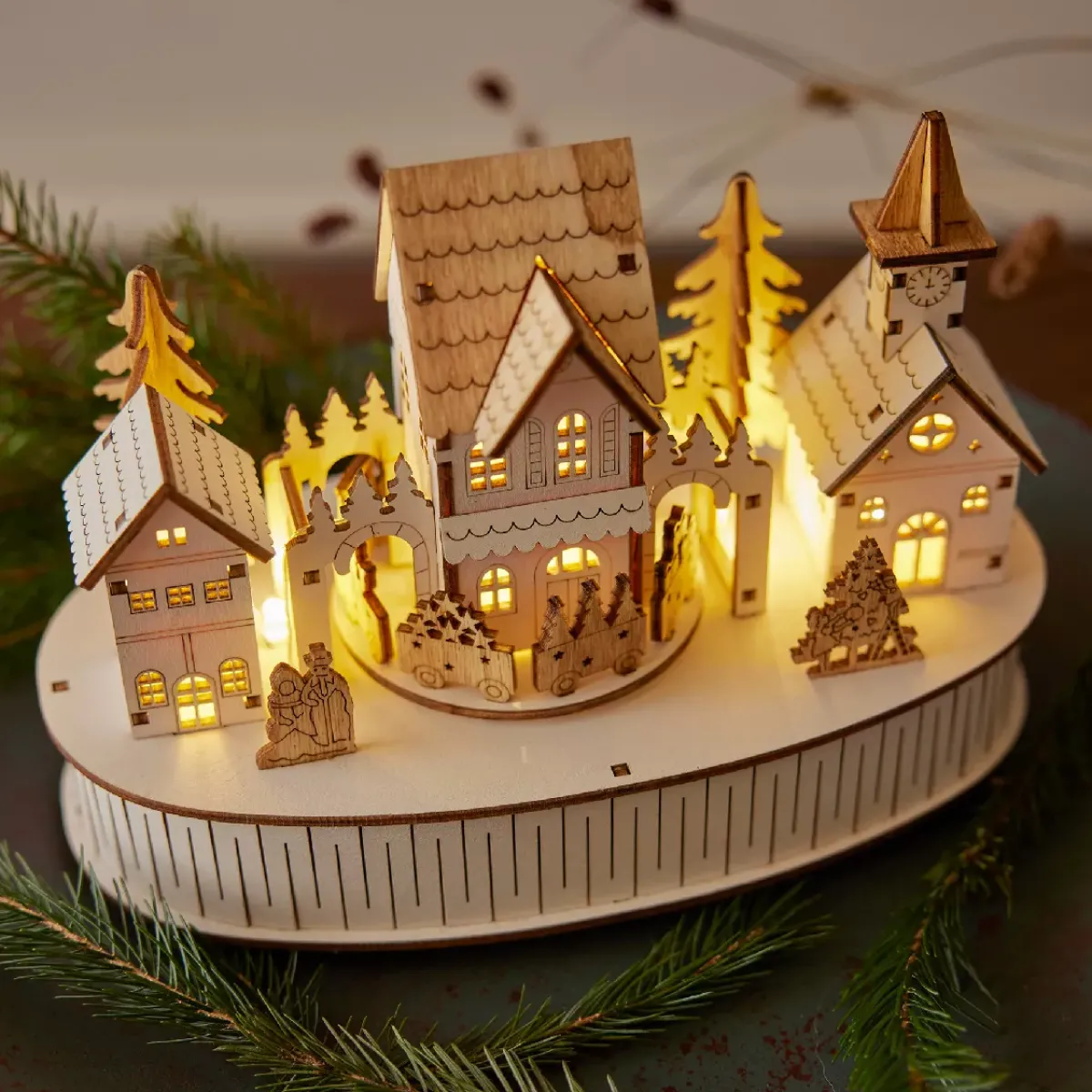 KAEMINGK Villaggio Di Natale In Legno|Decorazioni E Oggetti Natalizi-Villaggio natalizio luminoso e musicale a pile in legno (22 x H15 cm) Città di luce